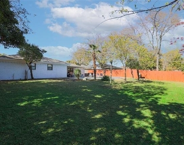 804 Ridgefield Drive - Photo Thumbnail 36