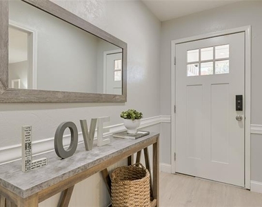 804 Ridgefield Drive - Photo Thumbnail 5