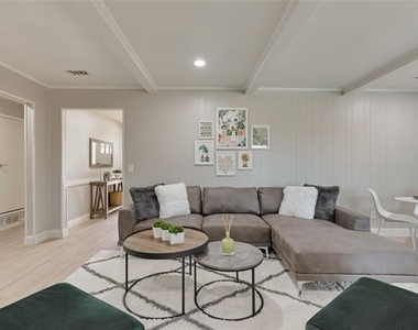 804 Ridgefield Drive - Photo Thumbnail 8
