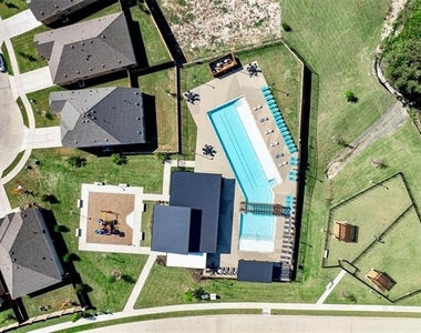 3437 Loftwood Lane - Photo Thumbnail 32