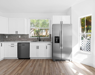 1551 Seagrape Way - Photo Thumbnail 12