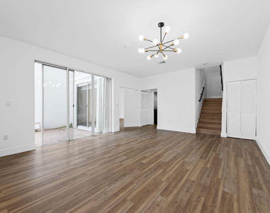 1551 Seagrape Way - Photo Thumbnail 8