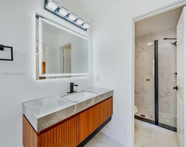1551 Seagrape Way - Photo Thumbnail 29