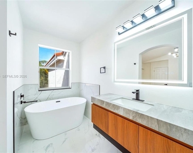 1551 Seagrape Way - Photo Thumbnail 30