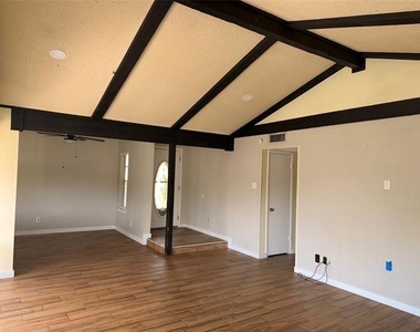 726 Ravencroft Drive - Photo Thumbnail 13