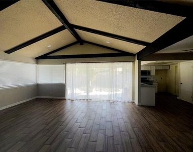 726 Ravencroft Drive - Photo Thumbnail 16