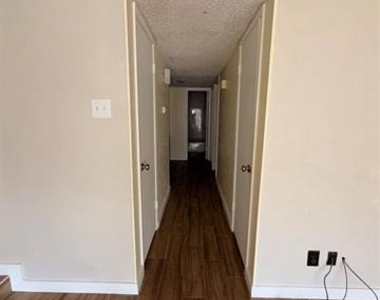 726 Ravencroft Drive - Photo Thumbnail 5