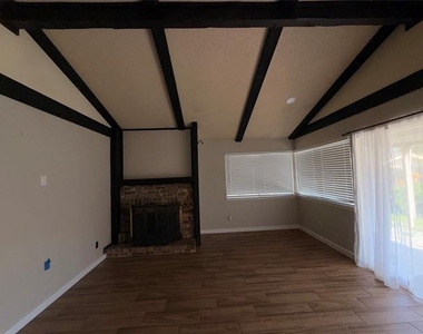 726 Ravencroft Drive - Photo Thumbnail 6