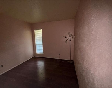 726 Ravencroft Drive - Photo Thumbnail 11