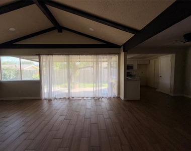 726 Ravencroft Drive - Photo Thumbnail 9