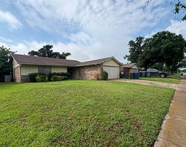 726 Ravencroft Drive - Photo Thumbnail 1