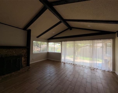 726 Ravencroft Drive - Photo Thumbnail 8