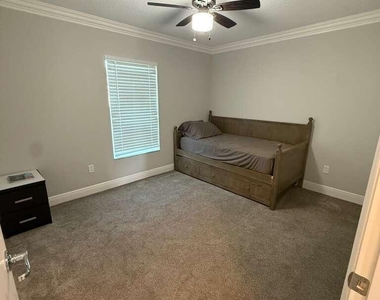 349 Nw Hibiscus Street - Photo Thumbnail 7