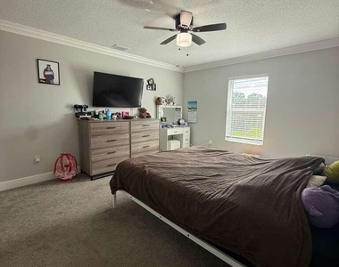 349 Nw Hibiscus Street - Photo Thumbnail 12