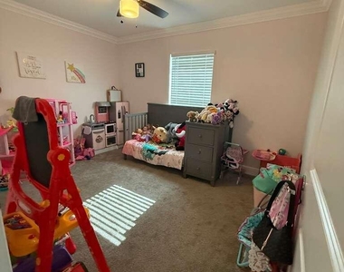 349 Nw Hibiscus Street - Photo Thumbnail 8