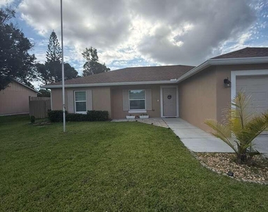 349 Nw Hibiscus Street - Photo Thumbnail 1