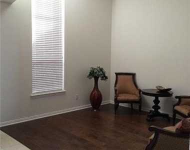 5605 Seneca Drive - Photo Thumbnail 2