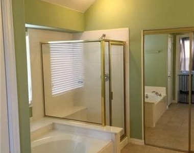 5605 Seneca Drive - Photo Thumbnail 10