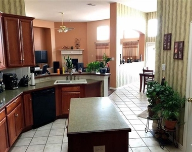 5605 Seneca Drive - Photo Thumbnail 7