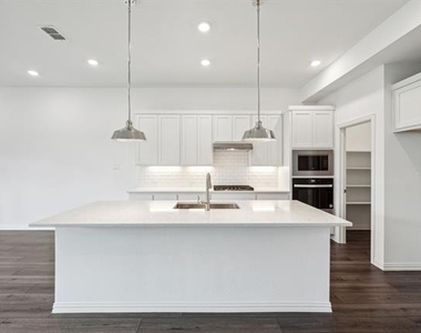3513 Sunflower Street - Photo Thumbnail 4