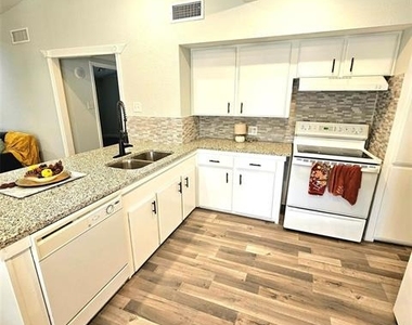 412 Oahu Loop - Photo Thumbnail 7
