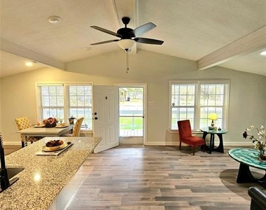 412 Oahu Loop - Photo Thumbnail 2
