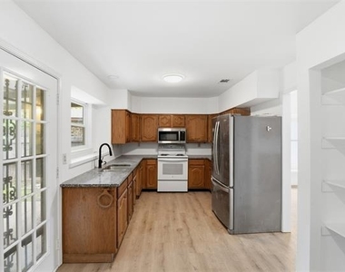 9305 Shipman Street - Photo Thumbnail 9
