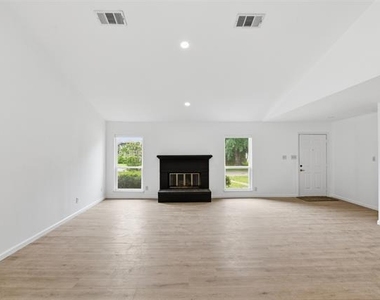 9305 Shipman Street - Photo Thumbnail 6
