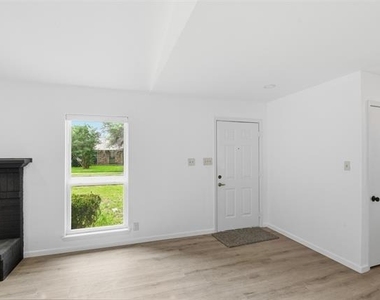 9305 Shipman Street - Photo Thumbnail 3