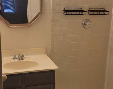 15601 N 27 Street - Photo Thumbnail 7