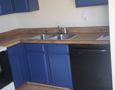 15601 N 27 Street - Photo Thumbnail 6