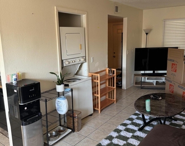 15601 N 27 Street - Photo Thumbnail 4