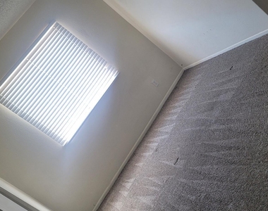 15601 N 27 Street - Photo Thumbnail 8