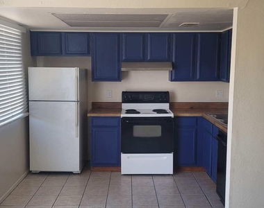 15601 N 27 Street - Photo Thumbnail 2