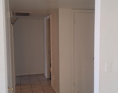 15601 N 27 Street - Photo Thumbnail 10