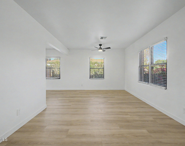 156 W Highland Avenue - Photo Thumbnail 2