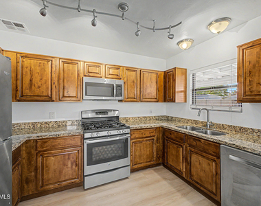 156 W Highland Avenue - Photo Thumbnail 4