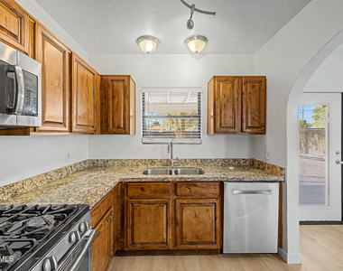 156 W Highland Avenue - Photo Thumbnail 5
