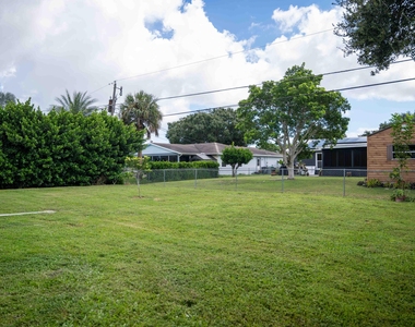 1881 Se Manth Lane - Photo Thumbnail 11