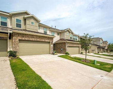 17713 Coralberry Drive - Photo Thumbnail 2