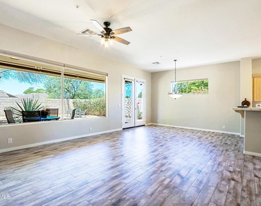 34106 N 66th Way - Photo Thumbnail 5
