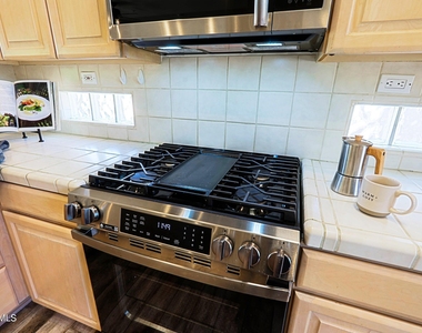 34106 N 66th Way - Photo Thumbnail 14