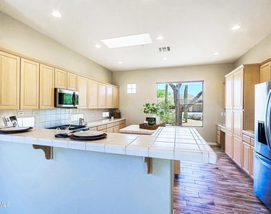 34106 N 66th Way - Photo Thumbnail 9