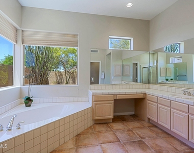 34106 N 66th Way - Photo Thumbnail 21
