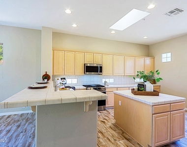 34106 N 66th Way - Photo Thumbnail 11