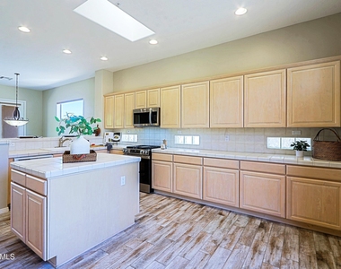 34106 N 66th Way - Photo Thumbnail 13