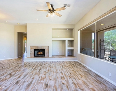 34106 N 66th Way - Photo Thumbnail 7