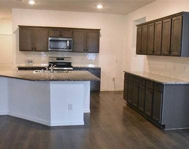 111 Real Quiet Lane - Photo Thumbnail 2