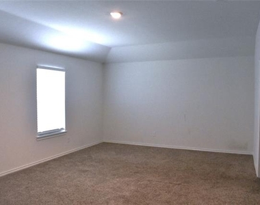 111 Real Quiet Lane - Photo Thumbnail 7