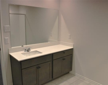 111 Real Quiet Lane - Photo Thumbnail 6